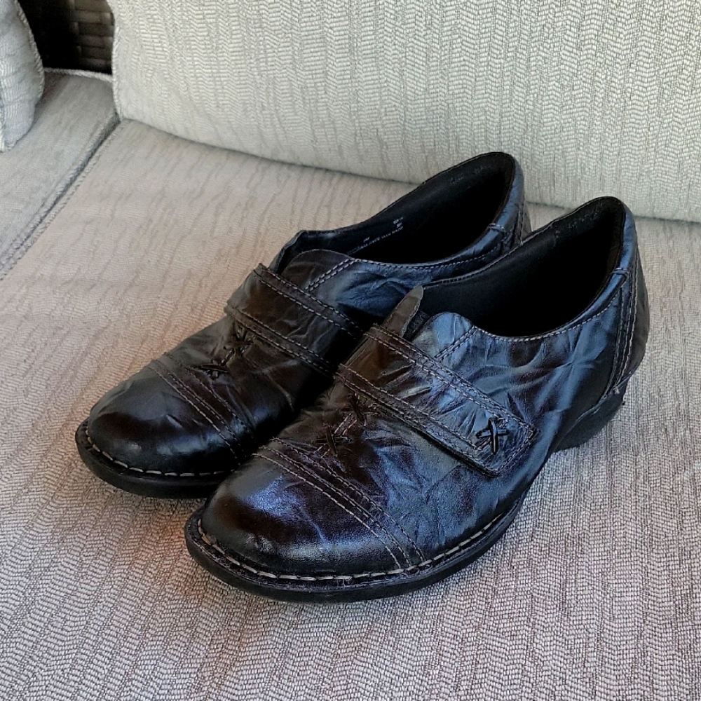 Clarks Bendables Black Leather Slip-On Shoes, Sz 8M